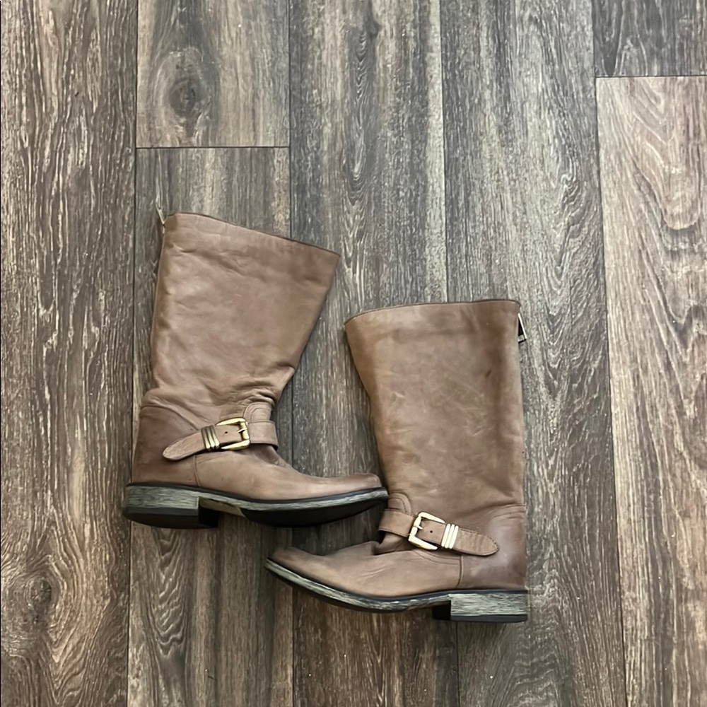 Brown Heeled Boots with Distressed Leather and Buckle